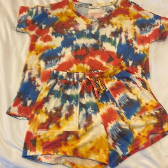Zenana Outfitters Tops - Zenana Lounge Set Tshirt and shorts Size Small
